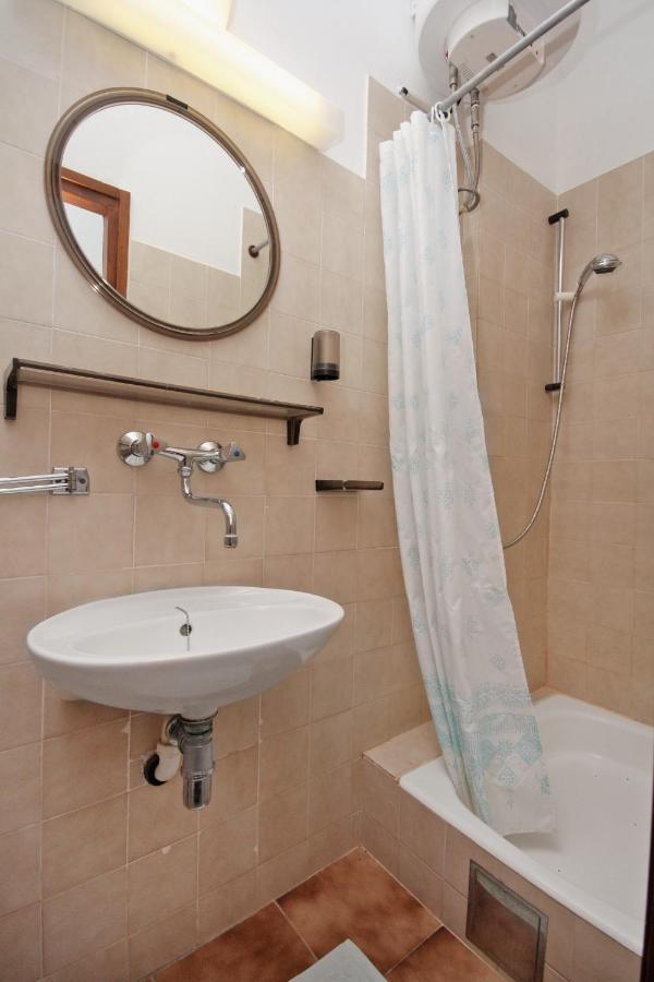 Apartments By The Sea Nemira, Omis - 5884 Tice Luaran gambar
