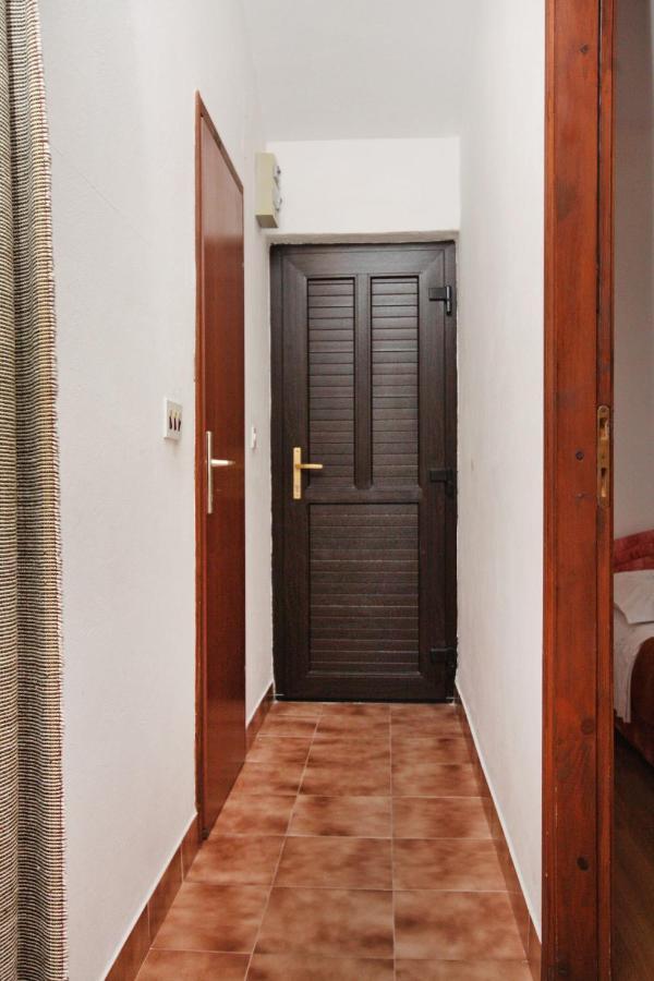 Apartments By The Sea Nemira, Omis - 5884 Tice Luaran gambar